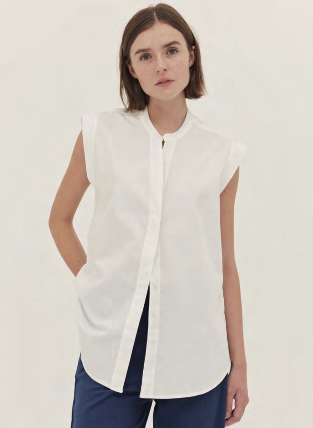 Sleeveless white overshirt